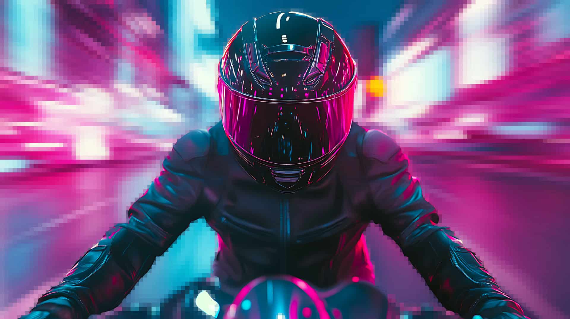 Persona en moto con casco futurista en ciudad digitalizada.